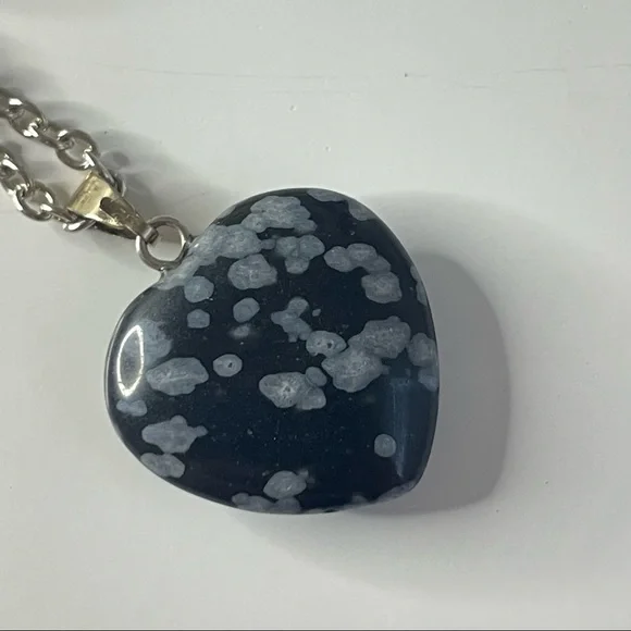 Snowflake Obsidian Stone Crystal Stone Heart Necklace - Picture 2 of 5